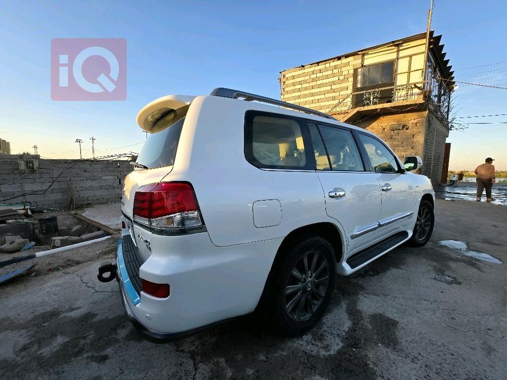Lexus LX
